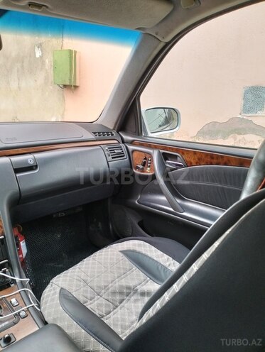 Mercedes E 280-6