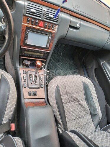 Mercedes E 280-13