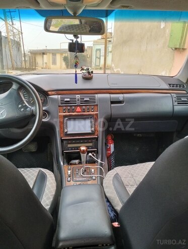 Mercedes E 280-3