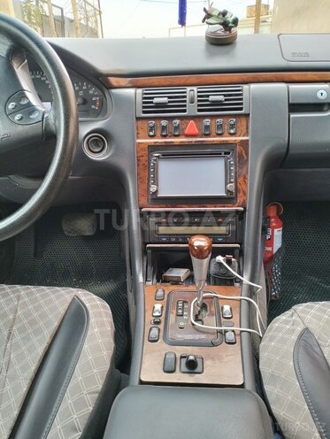 Mercedes E 280-4