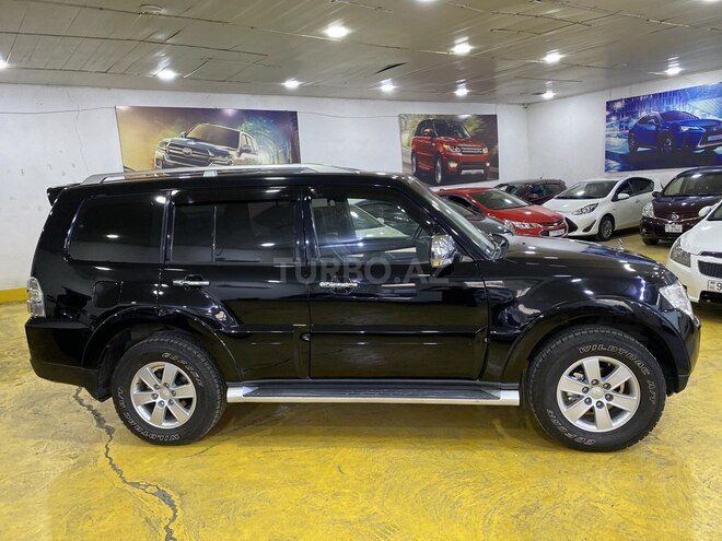 Mitsubishi Pajero-8