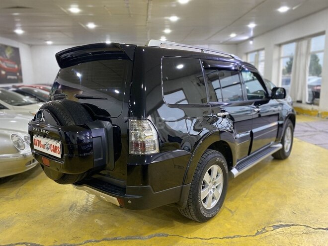 Mitsubishi Pajero-11