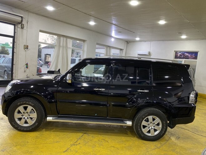 Mitsubishi Pajero-12
