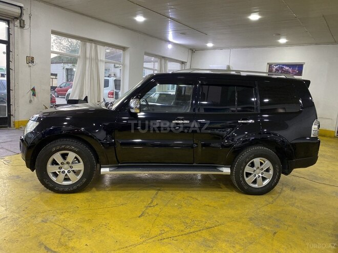 Mitsubishi Pajero-7