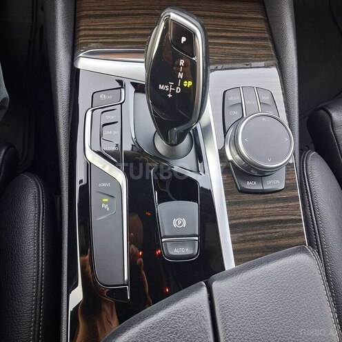 BMW 530e-4