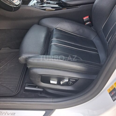 BMW 530e-6