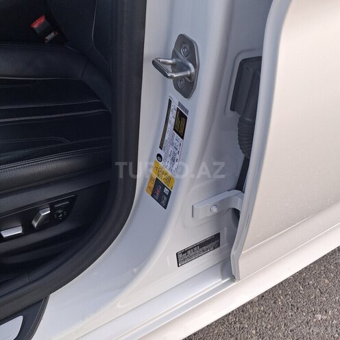 BMW 530e-7