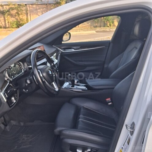BMW 530e-8
