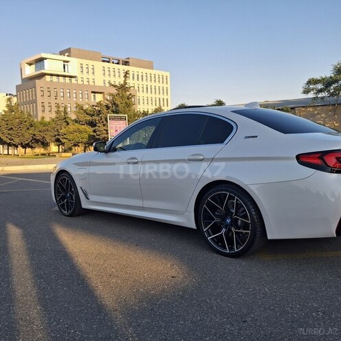 BMW 530e-14