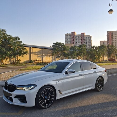 BMW 530e-16