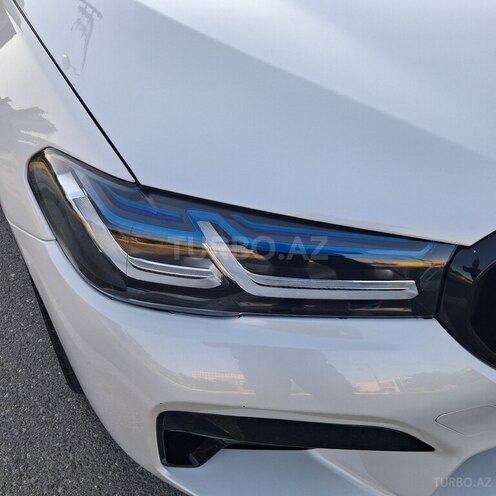 BMW 530e-18