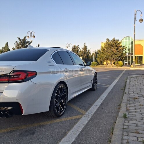 BMW 530e-19