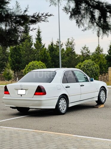 Mercedes C 200-11