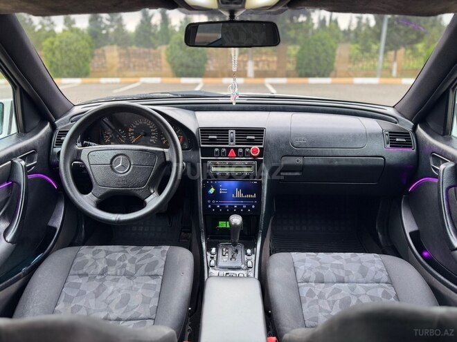 Mercedes C 200-17