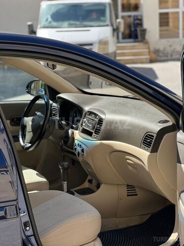 Hyundai Accent-7