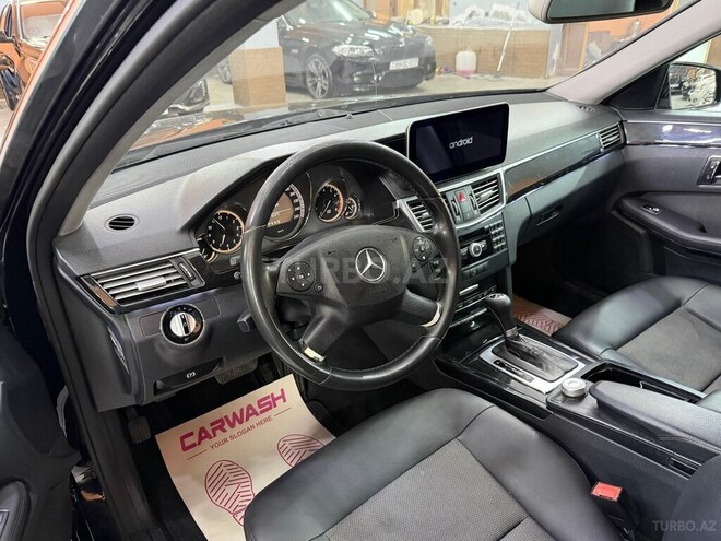 Mercedes E 250-11