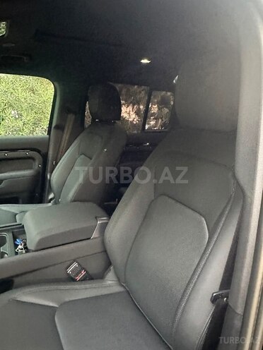 Land Rover Defender-6