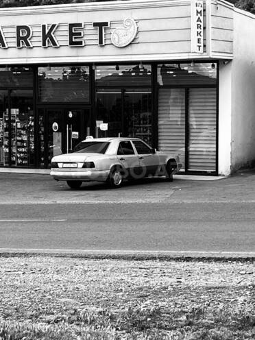Mercedes 200 D-2