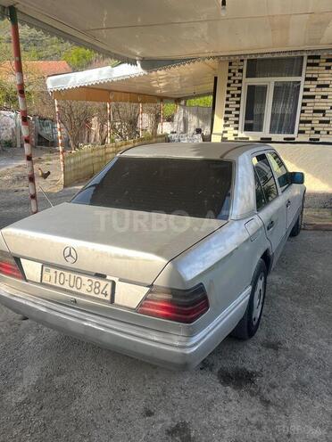 Mercedes 200 D-7