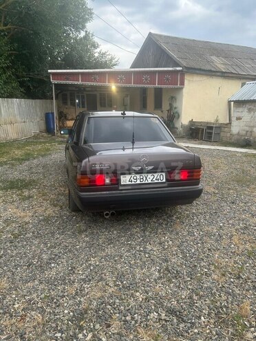 Mercedes 190-2