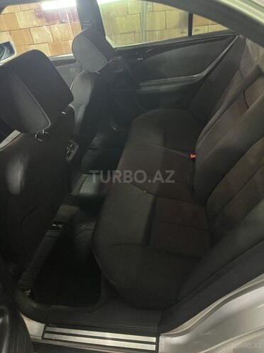 Mercedes E 230-9