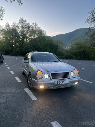 Mercedes E 230-1