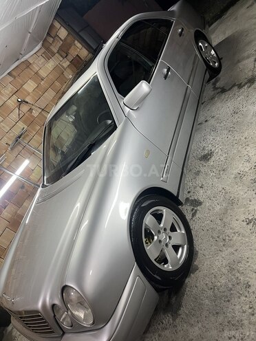 Mercedes E 230-3