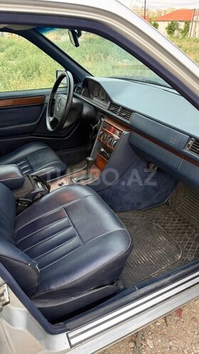 Mercedes 200 E-9