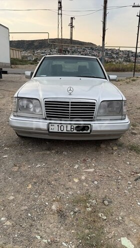 Mercedes 200 E-1