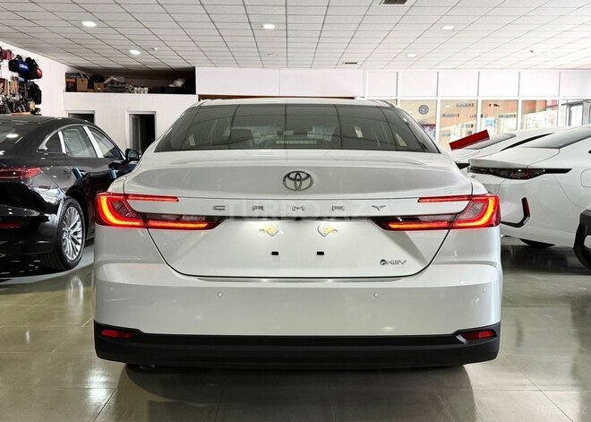 Toyota Camry-5