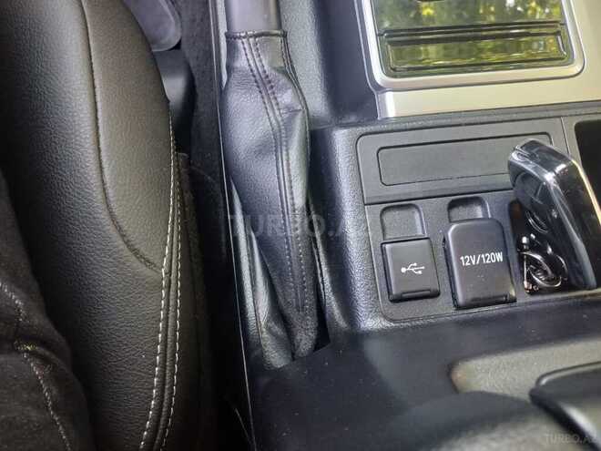 Toyota Land Cruiser Prado-12