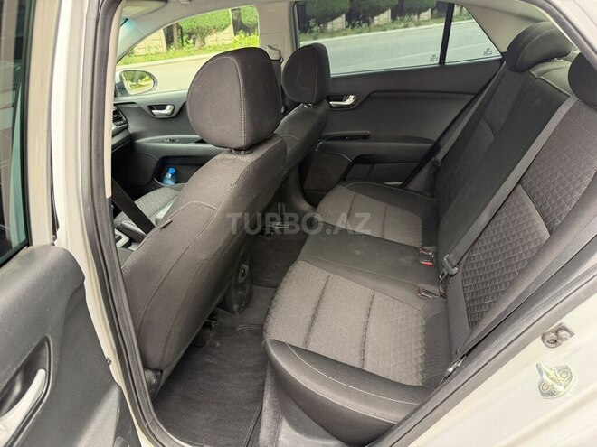Kia Rio-12