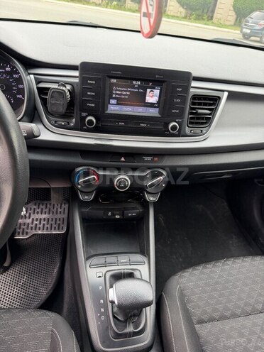 Kia Rio-10