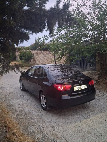 Hyundai Elantra-11