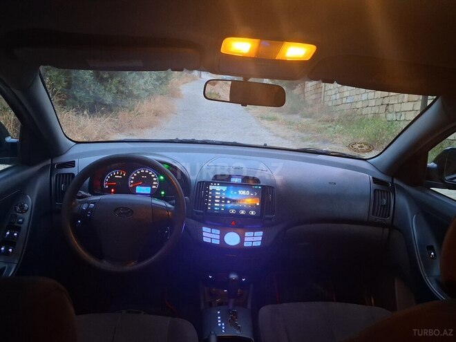 Hyundai Elantra-12
