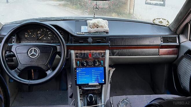 Mercedes 200 D-11