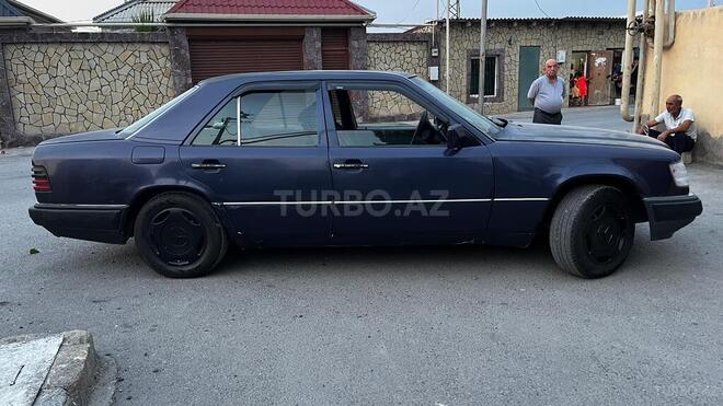Mercedes 200 D-14