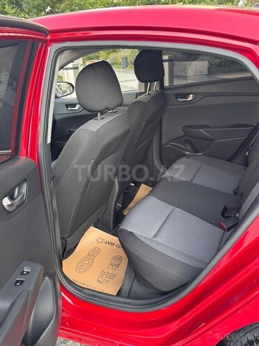 Hyundai Accent-17