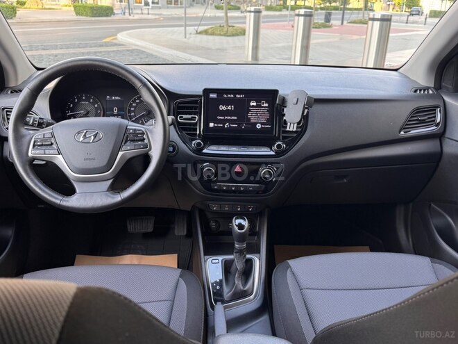 Hyundai Accent-19