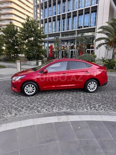 Hyundai Accent-15