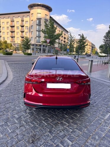 Hyundai Accent-13