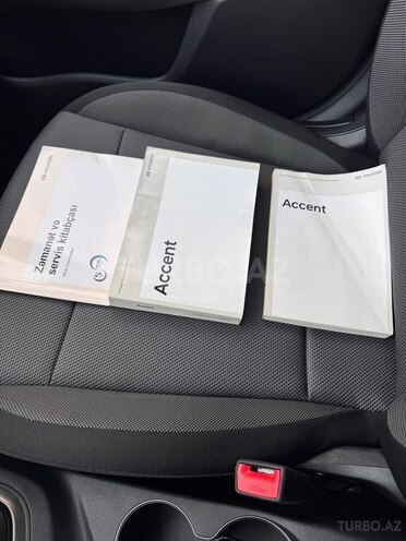 Hyundai Accent-21