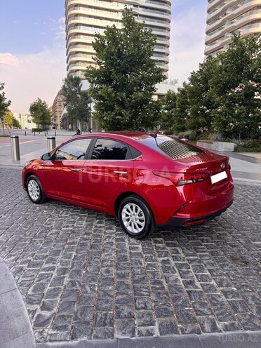 Hyundai Accent-14