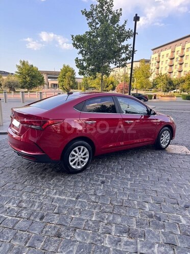 Hyundai Accent-11