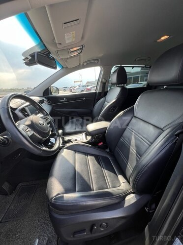 Kia Sorento-12
