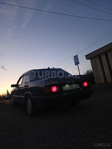 Mercedes 190-13