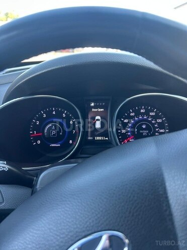 Hyundai Santa Fe-13