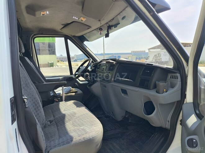 Ford Transit-3