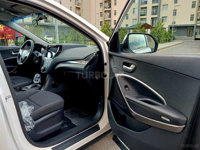 Hyundai Santa Fe-12