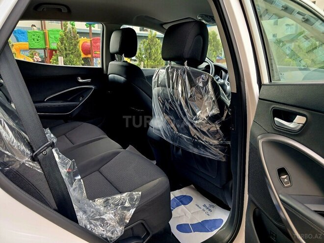 Hyundai Santa Fe-15